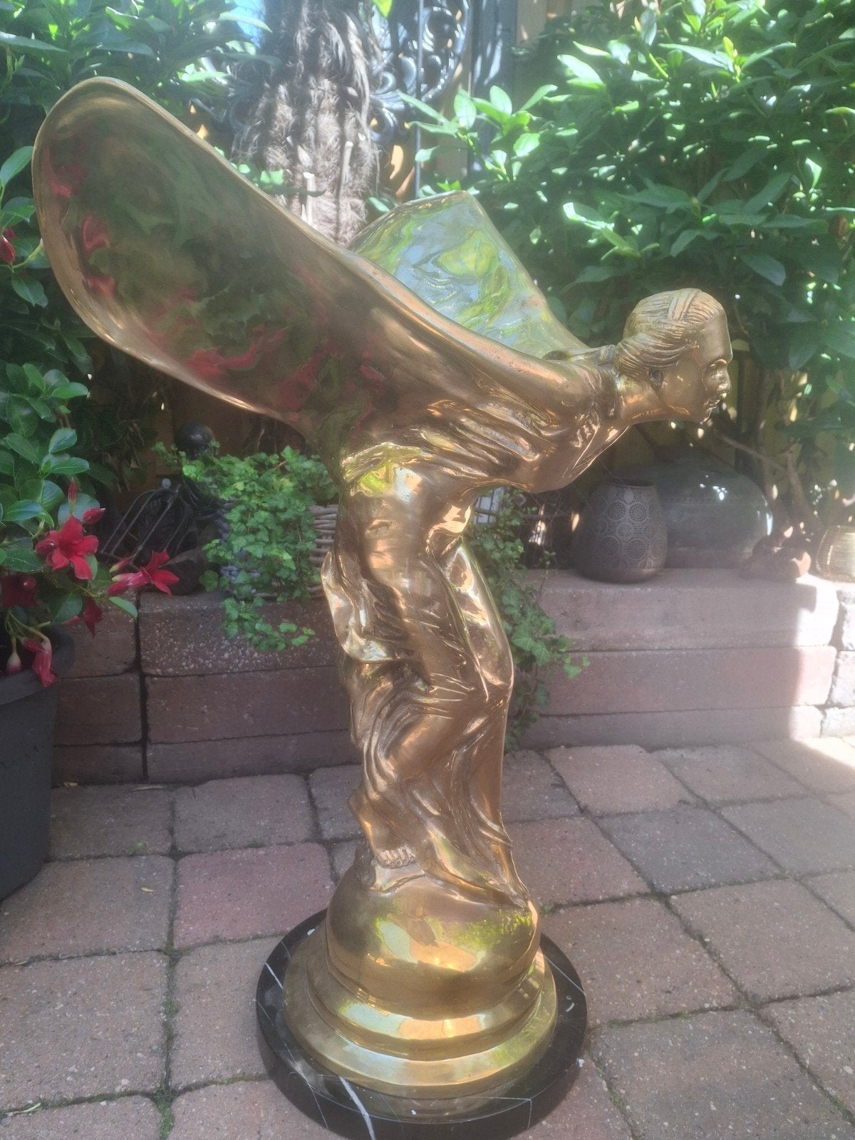 Groot bronzen beeld 'Spirit of Ecstasy' op marmeren voet, Ophalen, Art nouveau, 50 - 100 cm, Brons