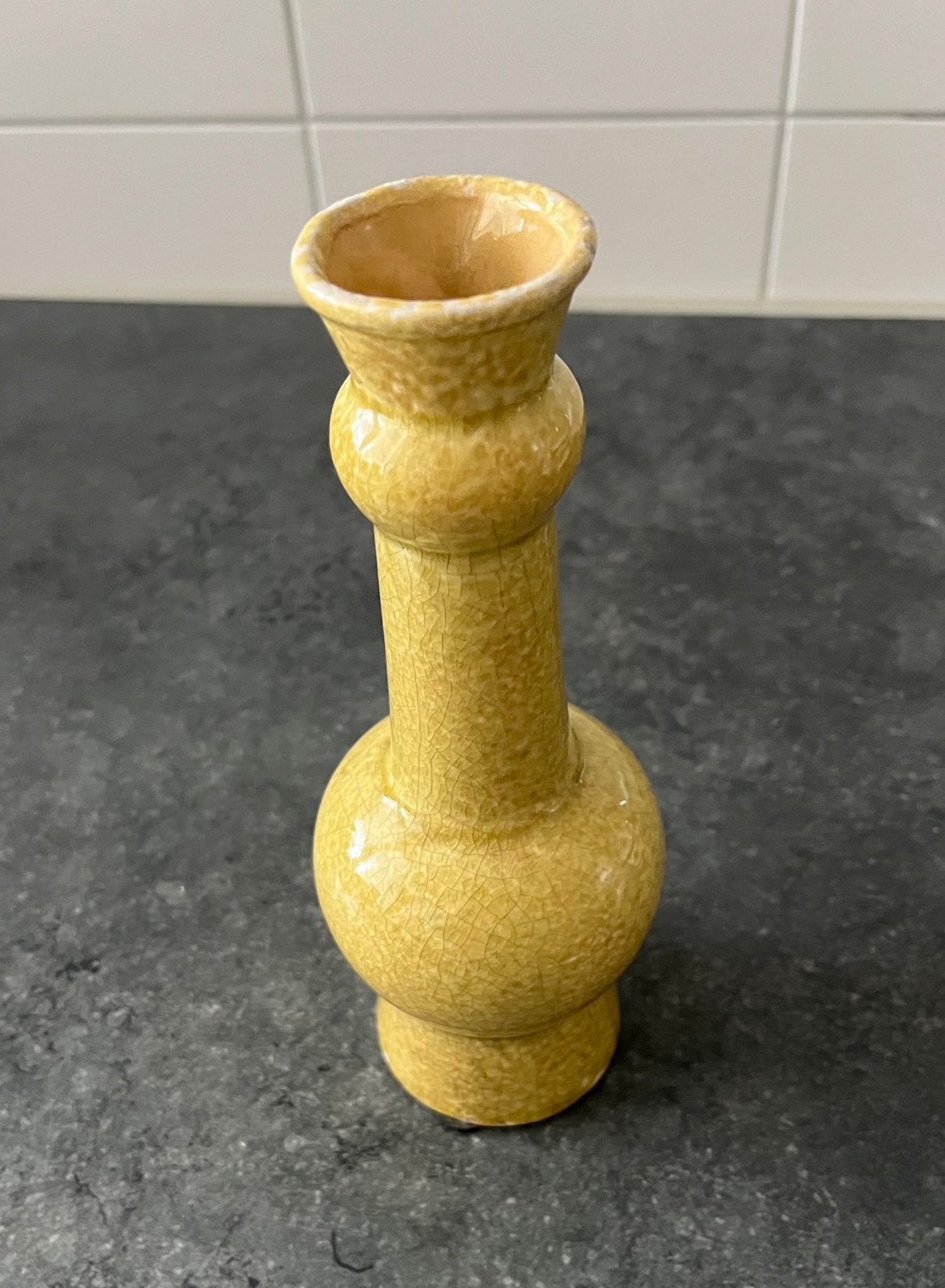 Leuk mosterdgeel vaasje van BRYNXZ, Geel, Ophalen of Verzenden, Zo goed als nieuw, 20 cm