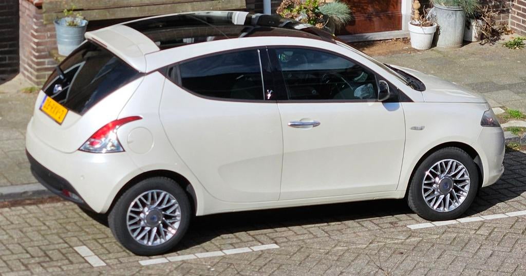 Mooiste Lancia Ypsilon met panoramadak, Auto's, Voorwielaandrijving, Euro 5, 400 kg, Wit