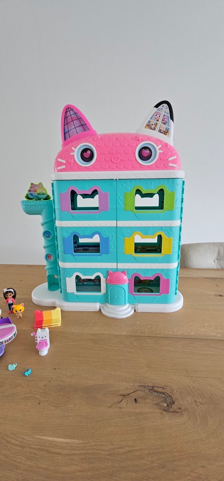 Gabby’s Dollhouse Miauw-mazende Poppenhuis (ZGAN) + Extra Fi, Ophalen of Verzenden, Zo goed als nieuw, Meisje
