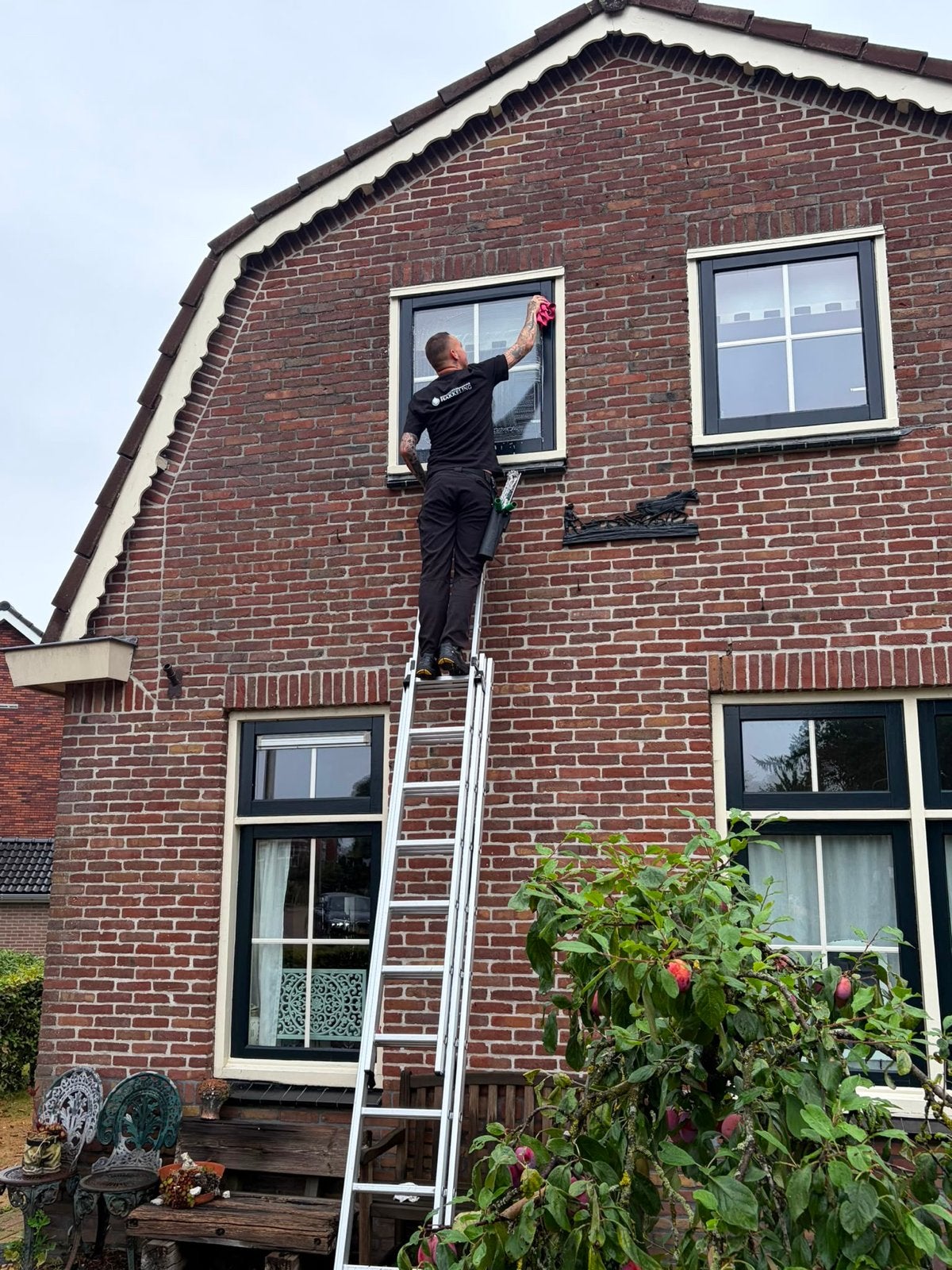 GLASBEWASSING & SCHOONMAAK AAN HUIS, Glazenwassen binnen
