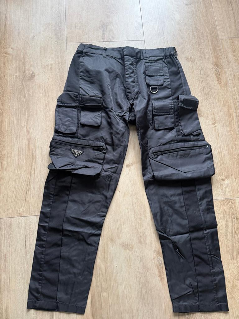Prada Re-Nylon Multi Pocket Cargo Pants, Ophalen of Verzenden, Zo goed als nieuw, Maat 48/50 (M), Zwart