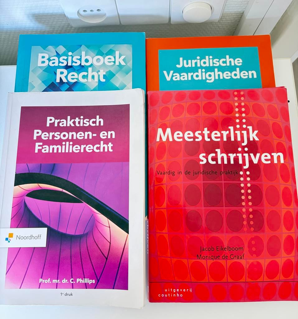 4 diverse rechtenboeken: Juridische Vaardigheden, Basisboek, Ophalen of Verzenden, Gamma, Gelezen, HBO
