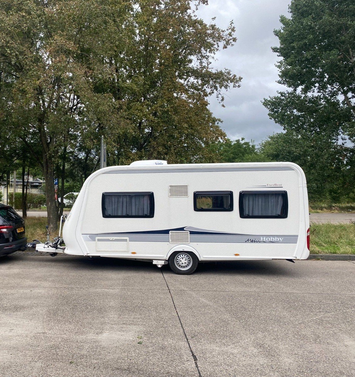 Hobby 460 UFE - Compleet met airco,  mover en casetteluifel, Caravans en Kamperen, Kluisje, Rondzit, Hobby, Particulier