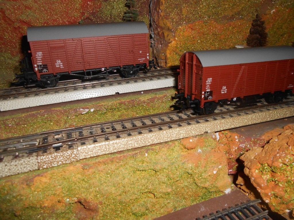 Märklin 00773-05 en 00773-15 2 gesloten goederen wagons, Hobby en Vrije tijd, Modeltreinen | H0, Wisselstroom, Treinset, Nieuw
