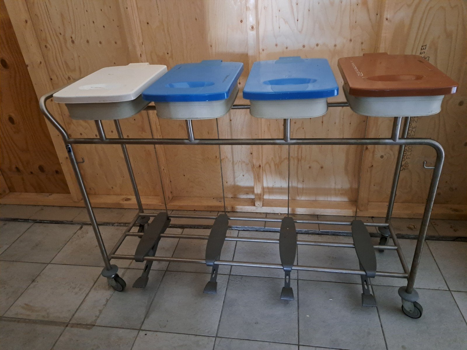 Mobiele pedaalemmer voor 4 zakken, 40 liter of meer, Ophalen, Gebruikt, Overige materialen