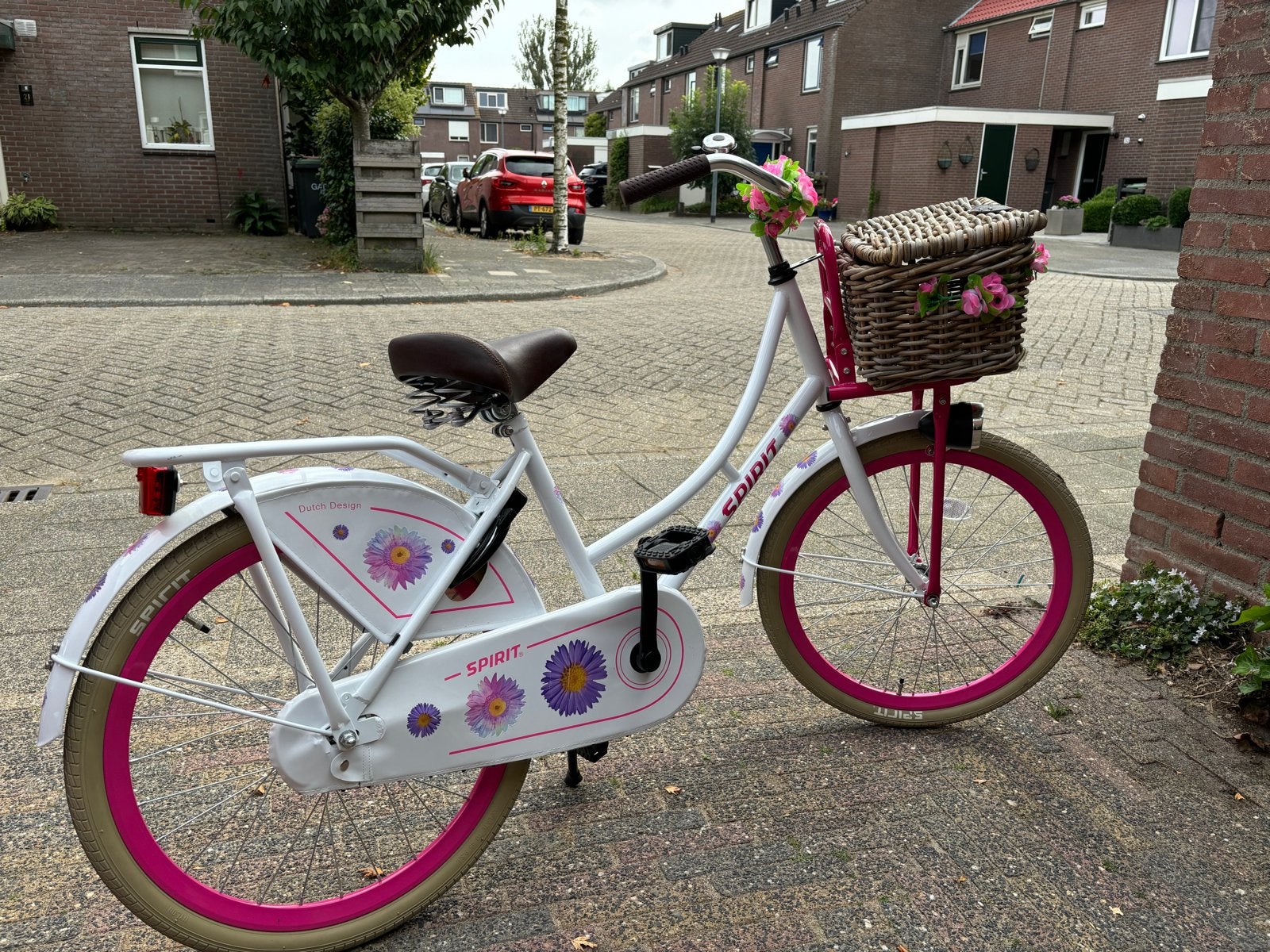 Meisjesfiets Spirit 22 inch - Wit/Roze met mandje, Fietsen en Brommers, Fietsen | Meisjes, Ophalen, Zo goed als nieuw, Terugtraprem