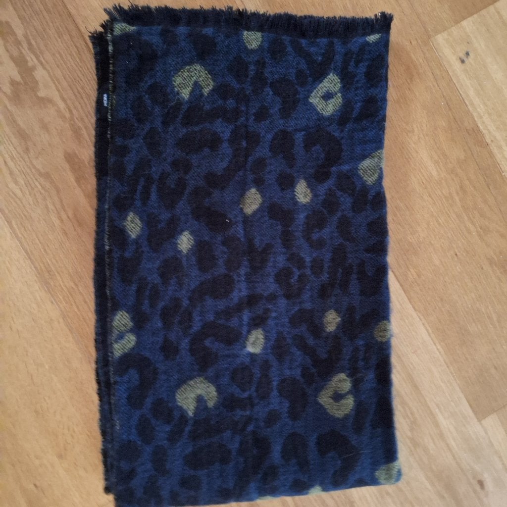 Warme omslagdoek - sjaal - NIEUW, Ophalen of Verzenden, Nieuw, Maat 46/48 (XL) of groter, Sjaal