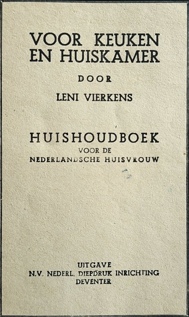 Oud kookboek jaren 30 .. !  + Voor Keuken en Huiskamer, Ophalen of Verzenden