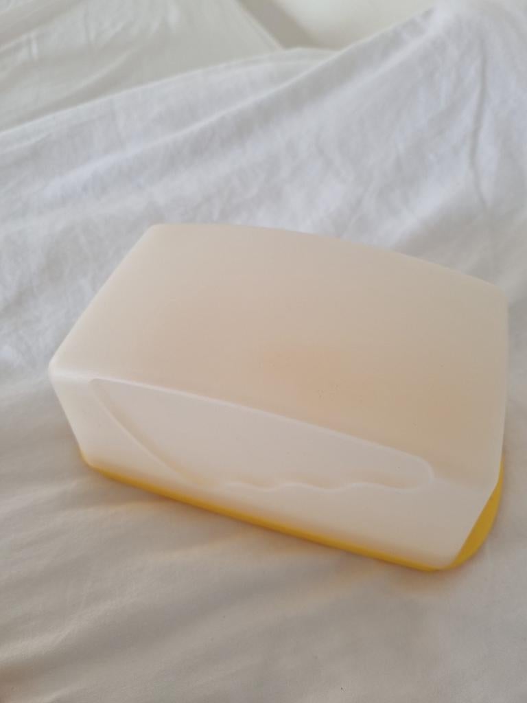 Tupperware botervloot, Huis en Inrichting, Keuken | Tupperware, Ophalen of Verzenden, Zo goed als nieuw, Geel, Overige typen