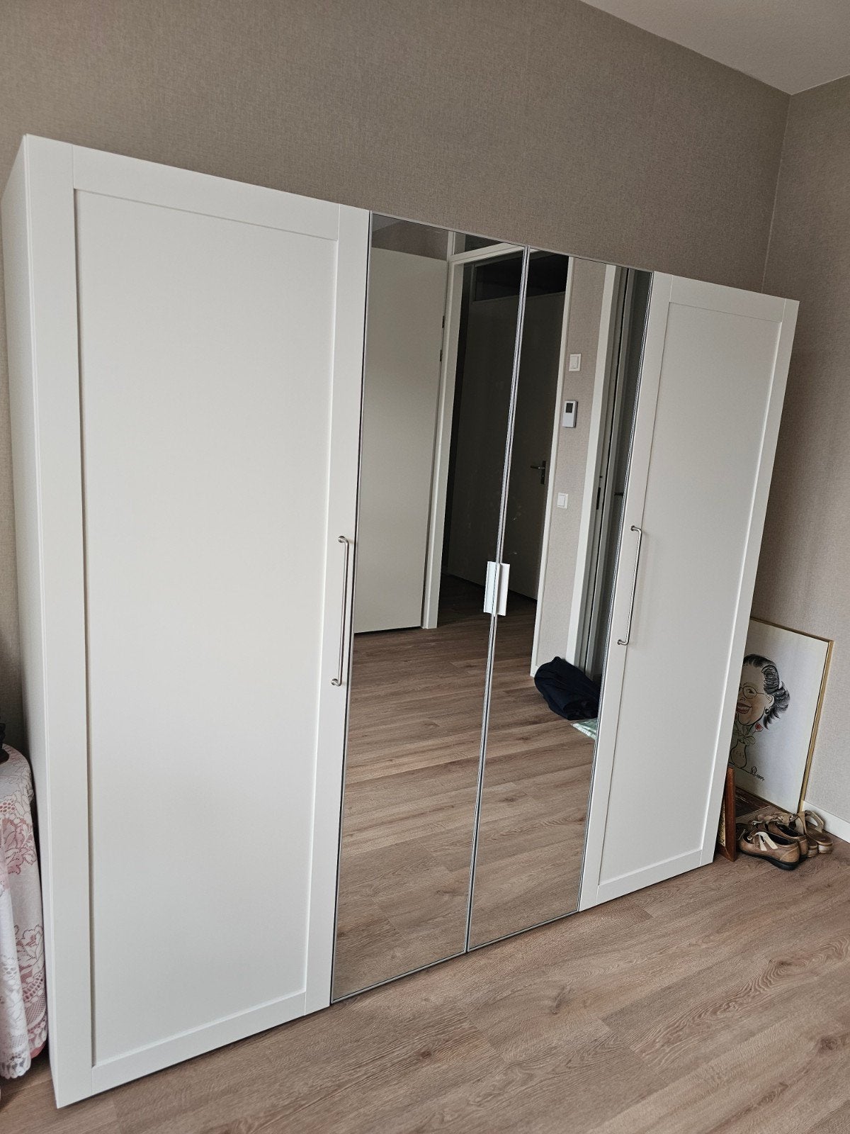Zo goed als nieuwe IKEA kast met spiegeldeuren, Overige materialen, 200 cm of meer, 150 tot 200 cm, Zo goed als nieuw