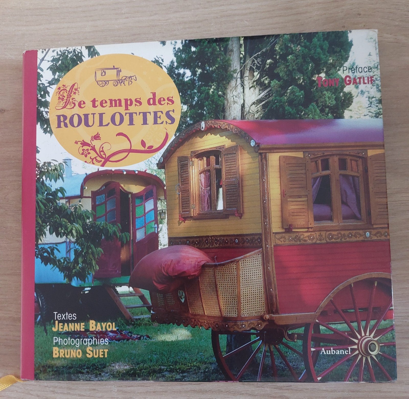 Le Temps des Roulottes - Boek over woonwagens, Boeken, Ophalen of Verzenden, Zo goed als nieuw, Jeanne Bayol, Bruno Suet, Europa overig