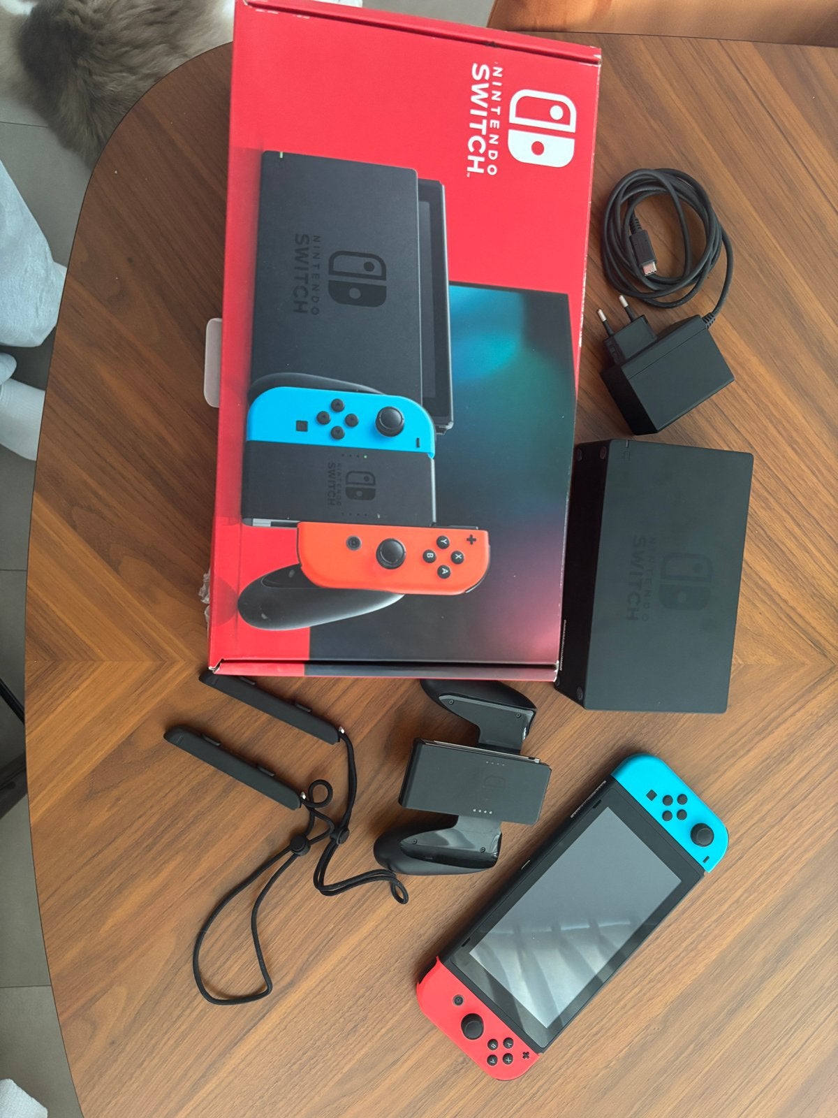 Nintendo Switch 2019 Upgrade met Joy-Cons en Dock, Spelcomputers en Games, Ophalen, Gebruikt, Met 2 controllers, Switch 2019 Upgrade
