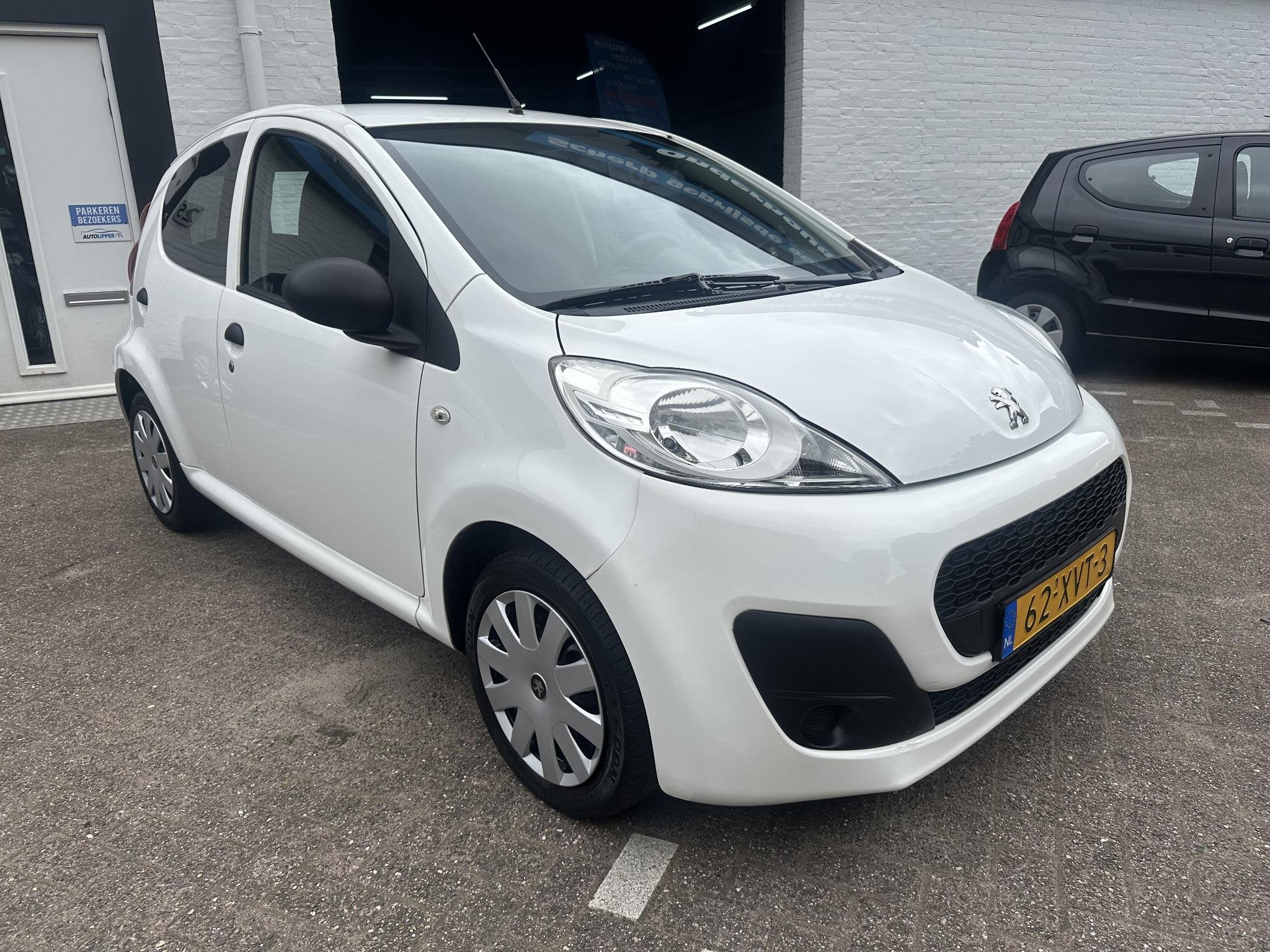 Peugeot 107 1.0 Access /Nieuwe apk bij aflevering/5 drs, Auto's, Peugeot, Voorwielaandrijving, Euro 5, Stof, Gebruikt
