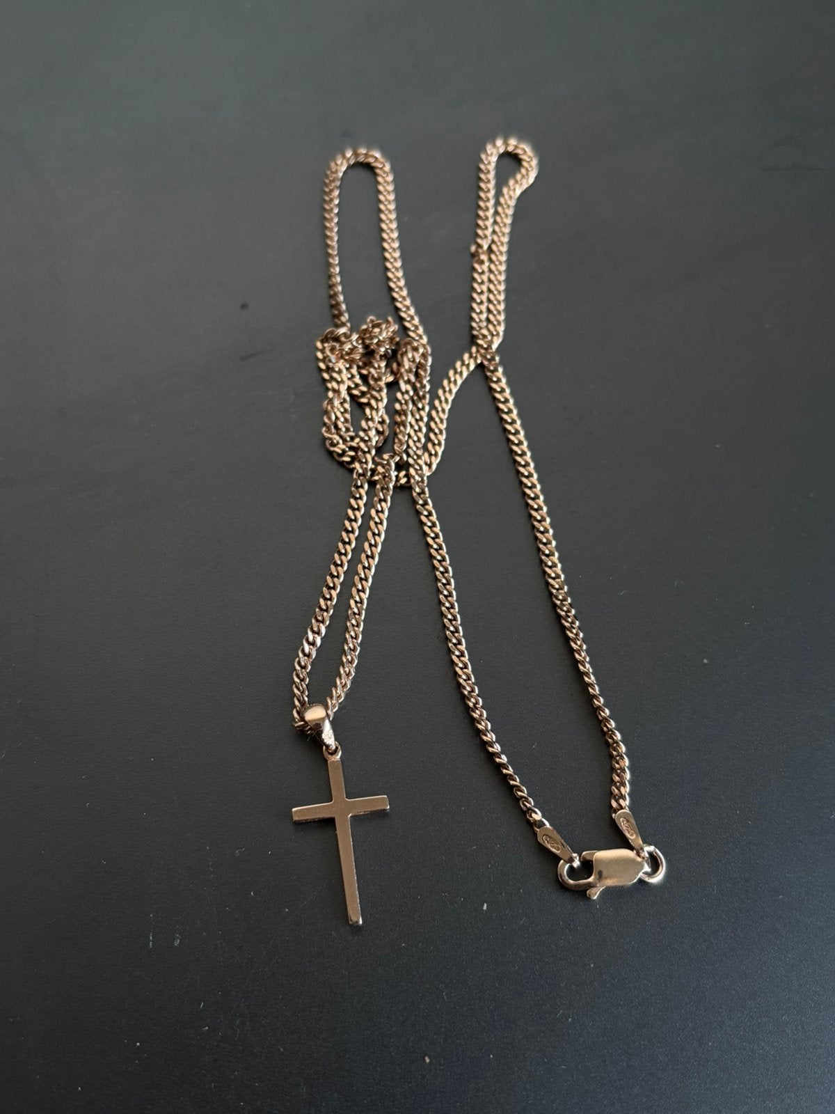 14k rosegouden kruis ketting, Met hanger, Ophalen of Verzenden, Zo goed als nieuw, Rood