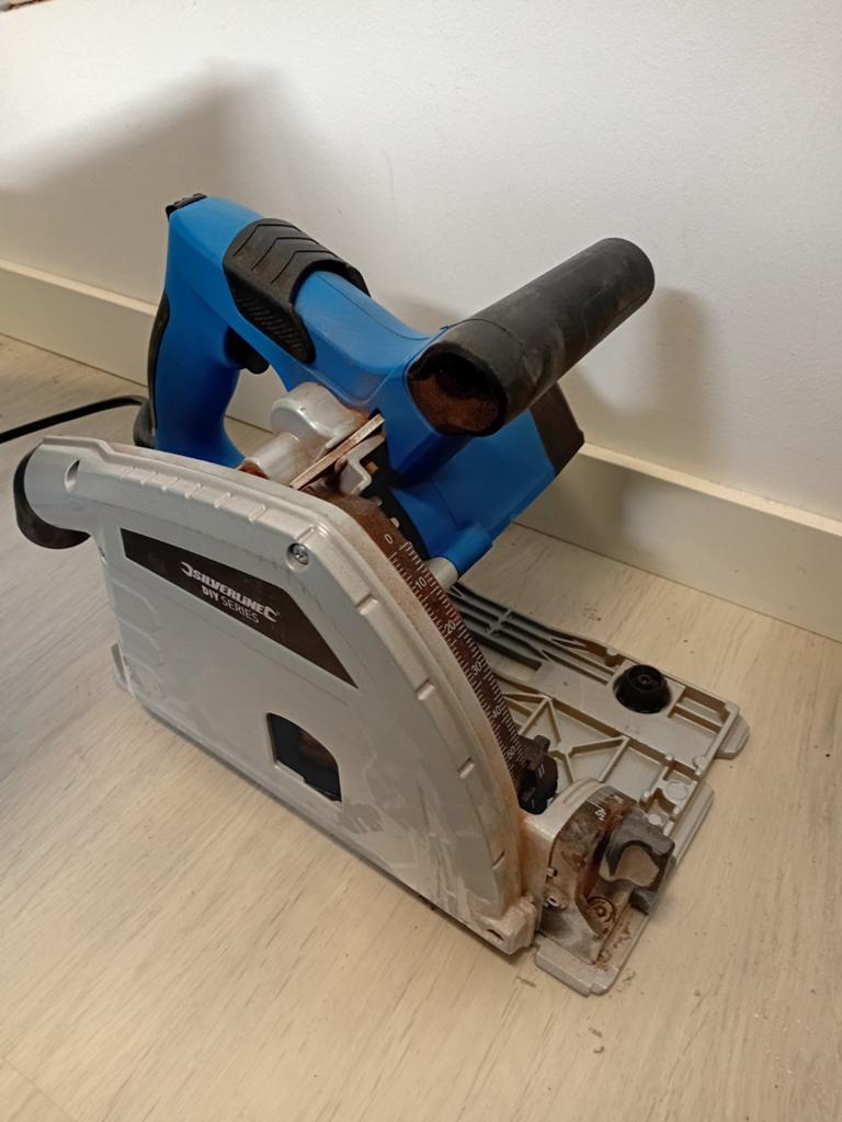 Invalcirkelzaag 230V, Doe-het-zelf en Verbouw, Gereedschap | Zaagmachines, Invalzaag, Ophalen of Verzenden, 30 tot 70 mm, Minder dan 600 watt