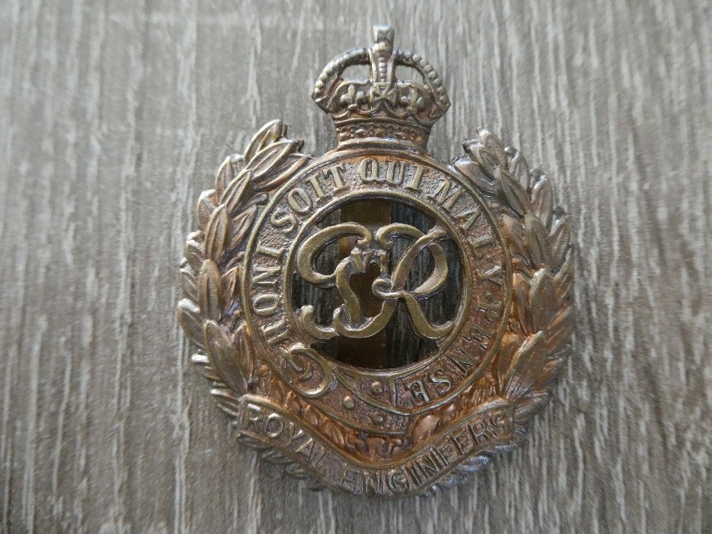 Cap badge Royal Engineers., Ophalen of Verzenden, Landmacht, Engeland, Embleem of Badge