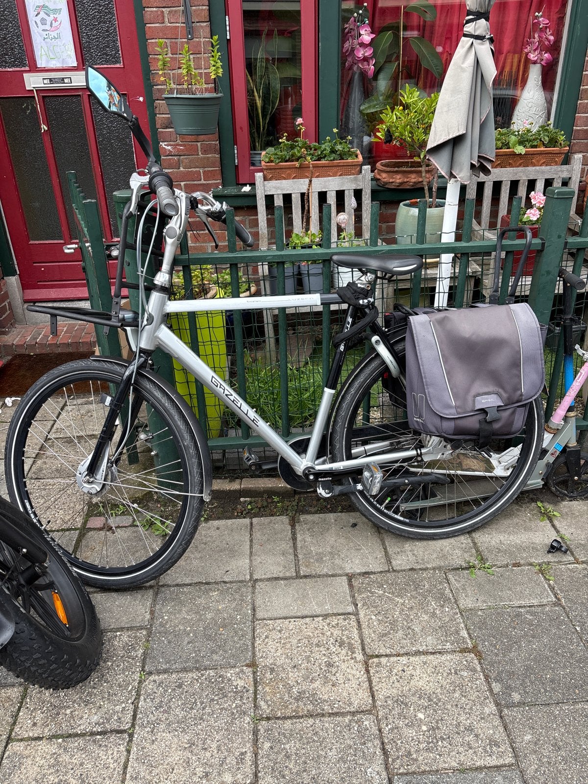Gazelle fiets met voordrager en fietstassen, Versnellingen, Gazelle, 53 tot 56 cm, Gebruikt