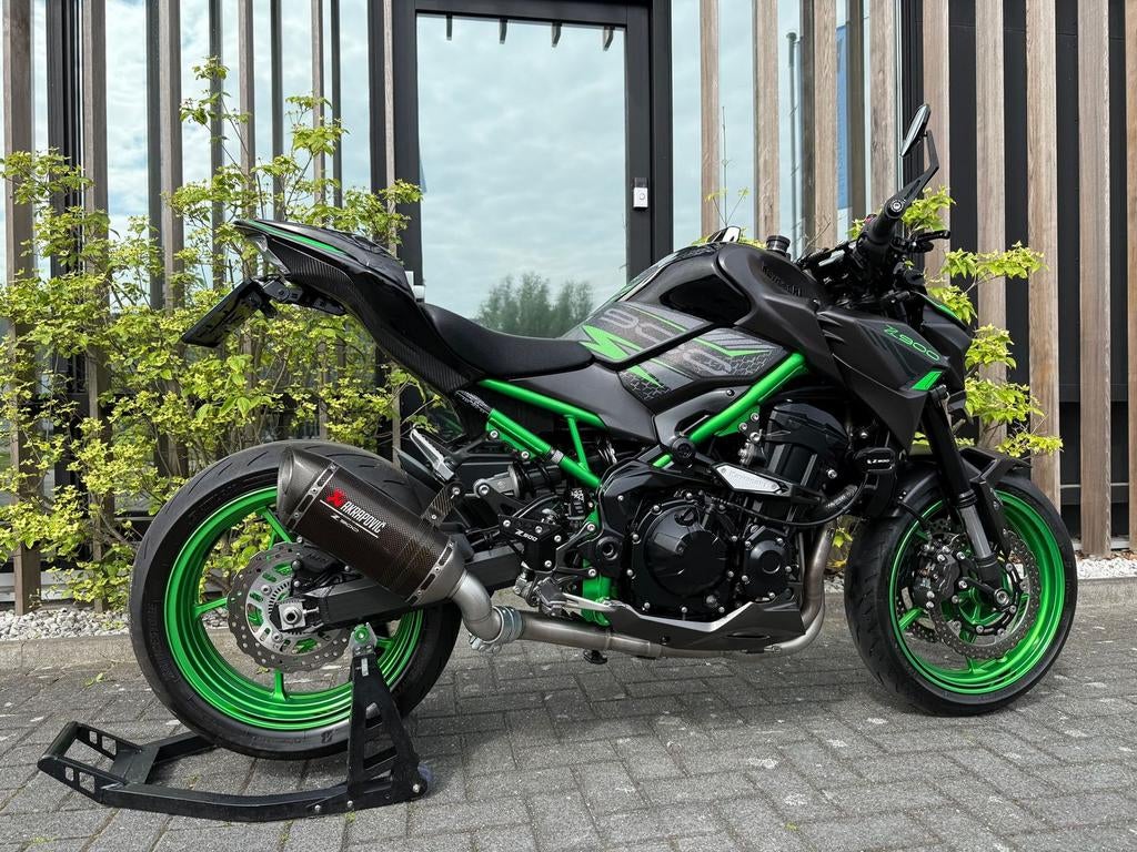 KAWASAKI Z900 -2023- Full Akrapovic- Full Option, Motoren, 4 cilinders, 948 cc, Bedrijf, Onbekend