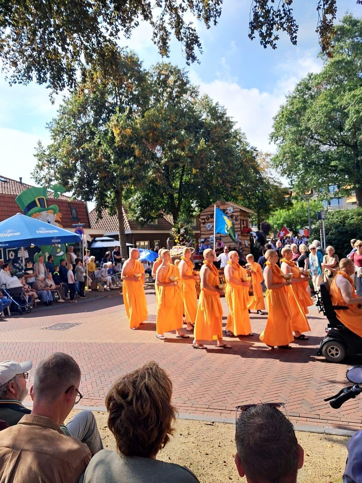 10x budha / monnik pak, Ophalen of Verzenden, Zo goed als nieuw, Carnaval, Kleding