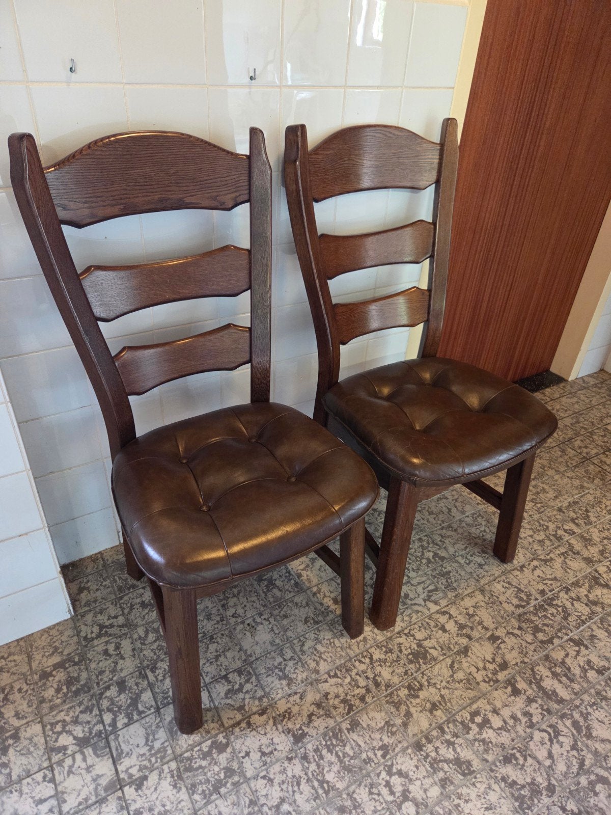 Gratis eetstoelen 2x, Ophalen