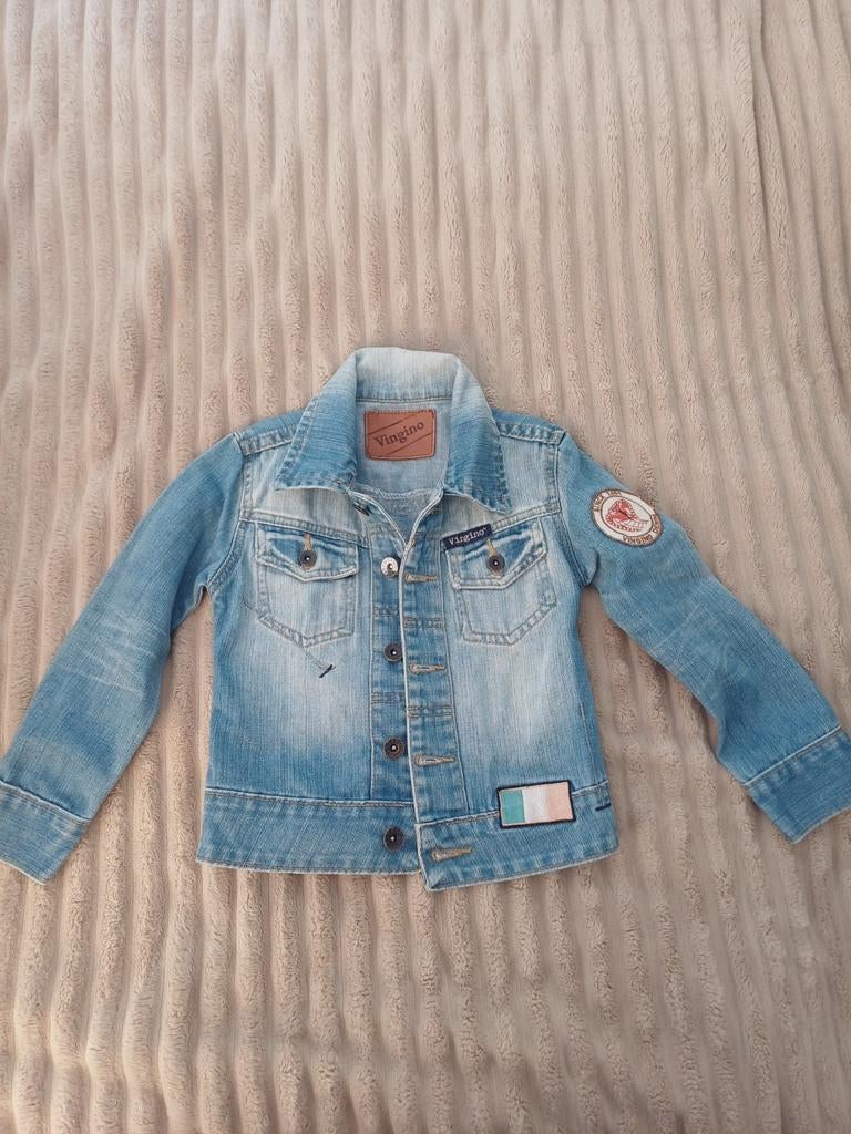 Vingino spijkerjas maat 104, Kinderen en Baby's, Kinderkleding | Maat 104, Ophalen of Verzenden, Zo goed als nieuw, Vingino, Jongen