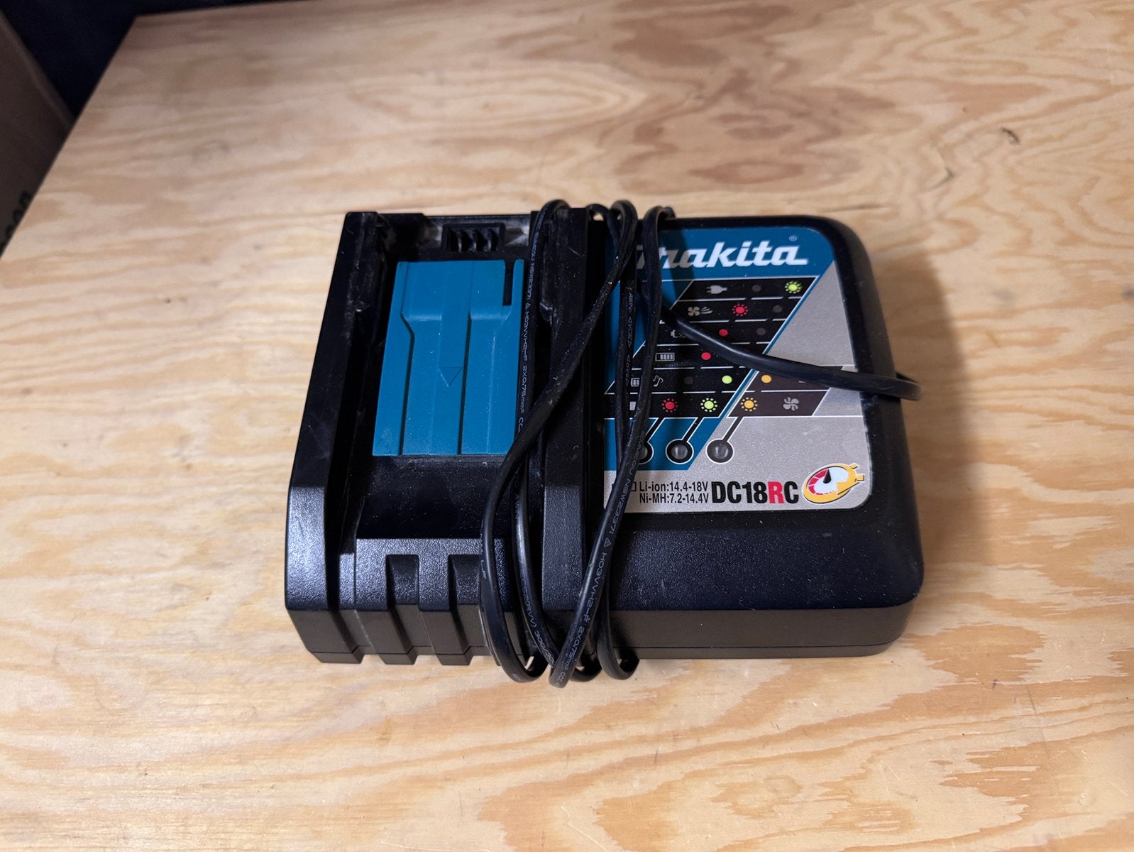 DC18RC makita snellader, Ophalen of Verzenden, Zo goed als nieuw