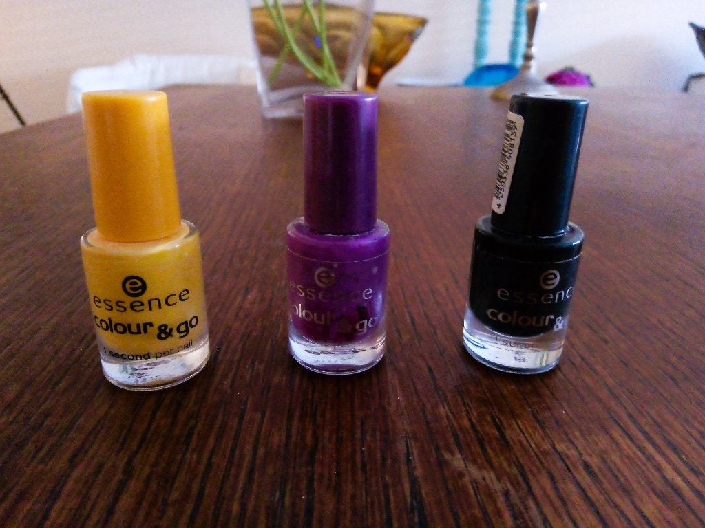 Set van 3 Essence Nagellakken -Lila, Geel & Zwart -NIEUW/5ML, Paars, Nieuw, Ophalen of Verzenden, Handen en Nagels