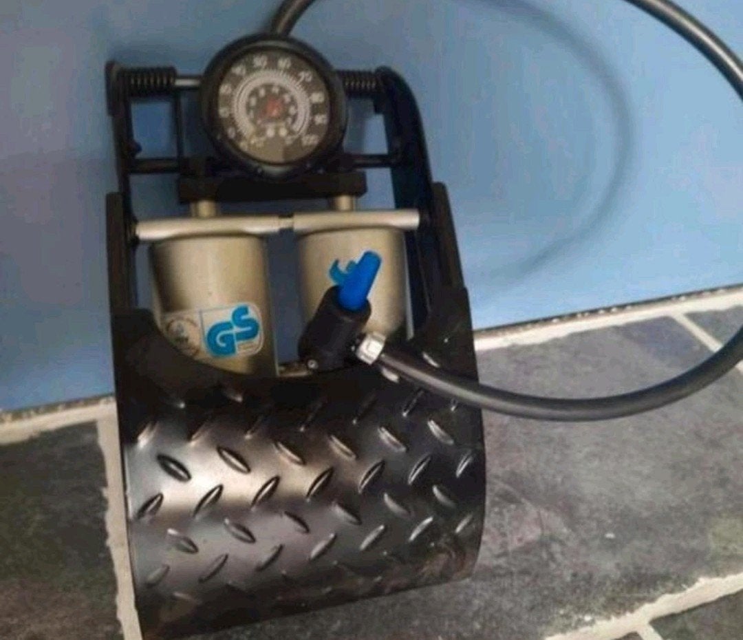 TÜV Krachtige Voetpomp met manometer, 2 cilinder gedreven, Ophalen of Verzenden, Drukmeter, Nieuw