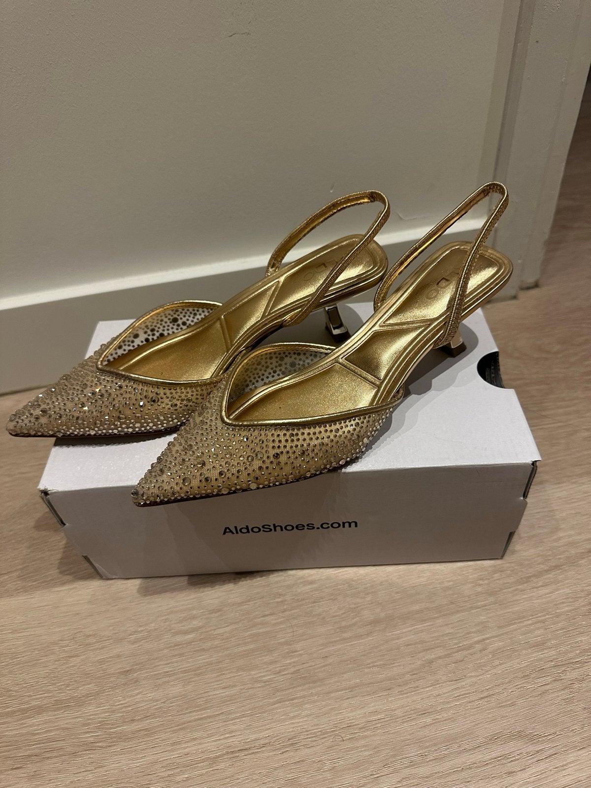 Mooie gouden pumps van Aldo, maat 37 - Zo goed als nieuw, Pumps, Overige kleuren, Ophalen of Verzenden, Zo goed als nieuw