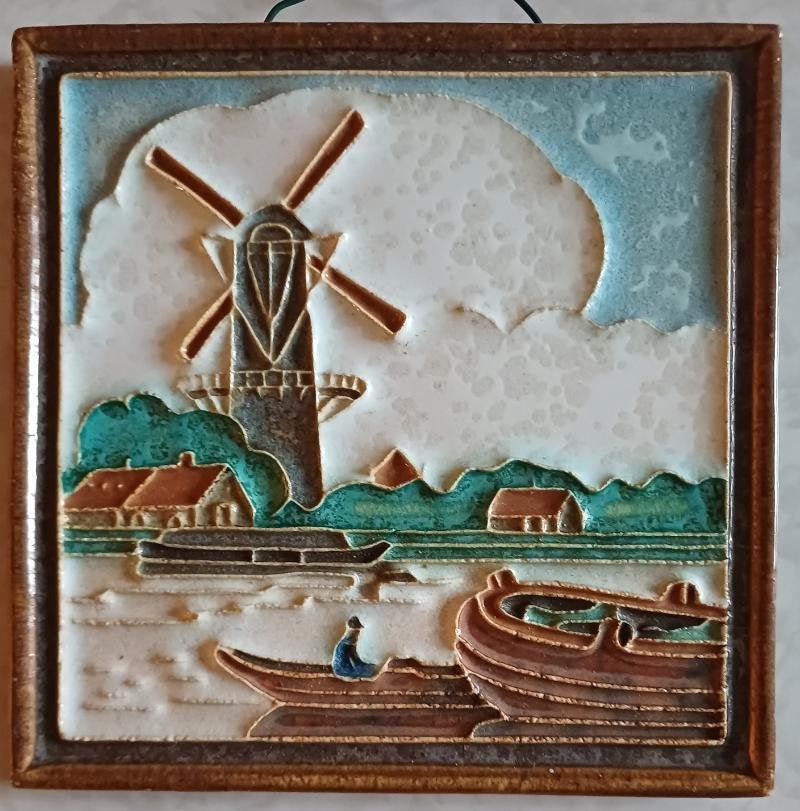 Cloisonne tegel porceleyne fles korenmolen en twee bootjes, Ophalen of Verzenden