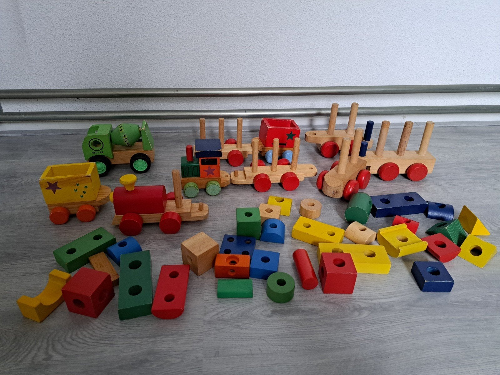 Houten speelgoed set: trein, vrachtwagen en bouwblokken, Ophalen of Verzenden, Gebruikt