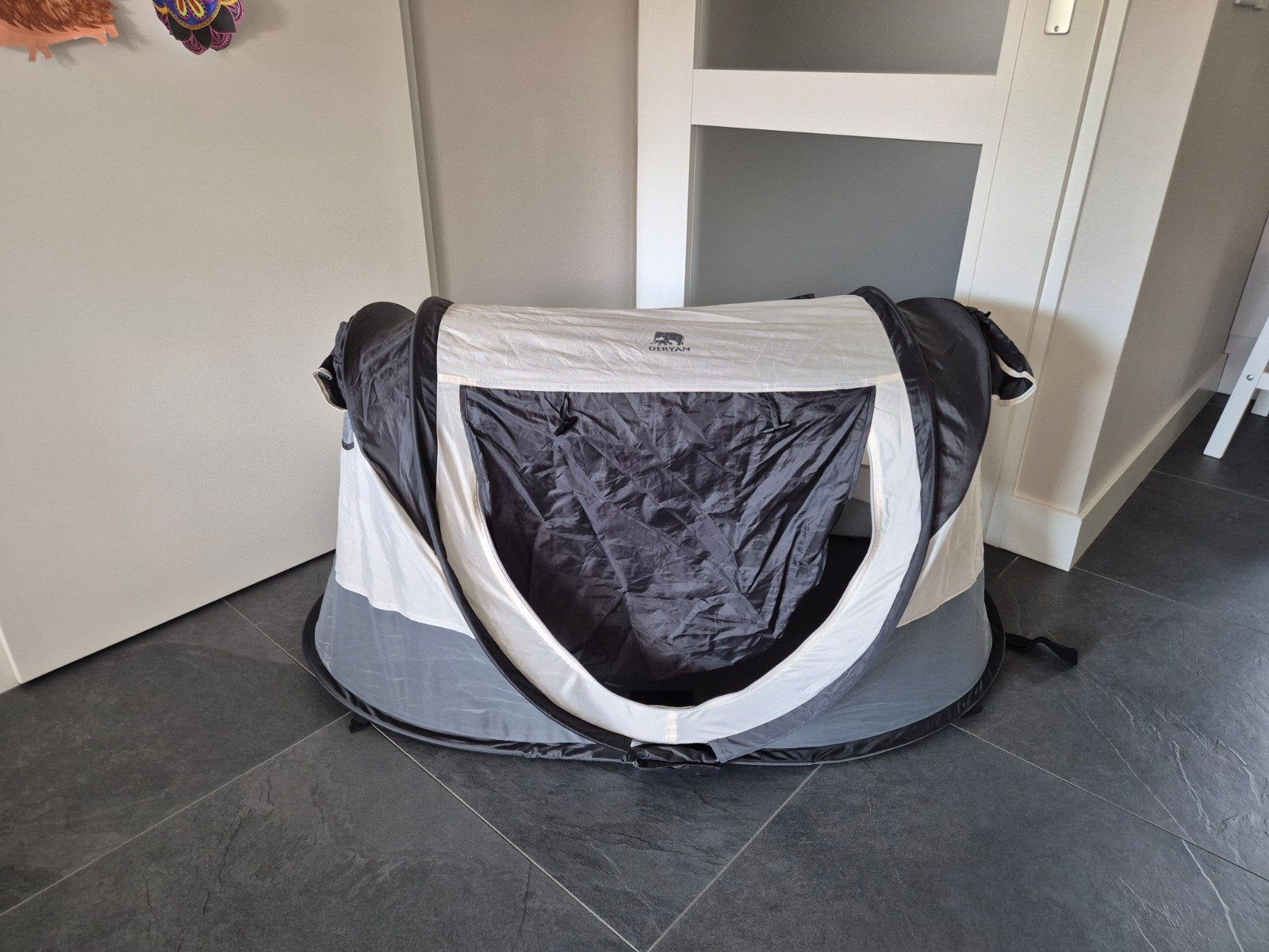 Deryan reisbedje/resistent incl. matras (zelf opblaasbaar), Ophalen, Zo goed als nieuw, Reisbedje