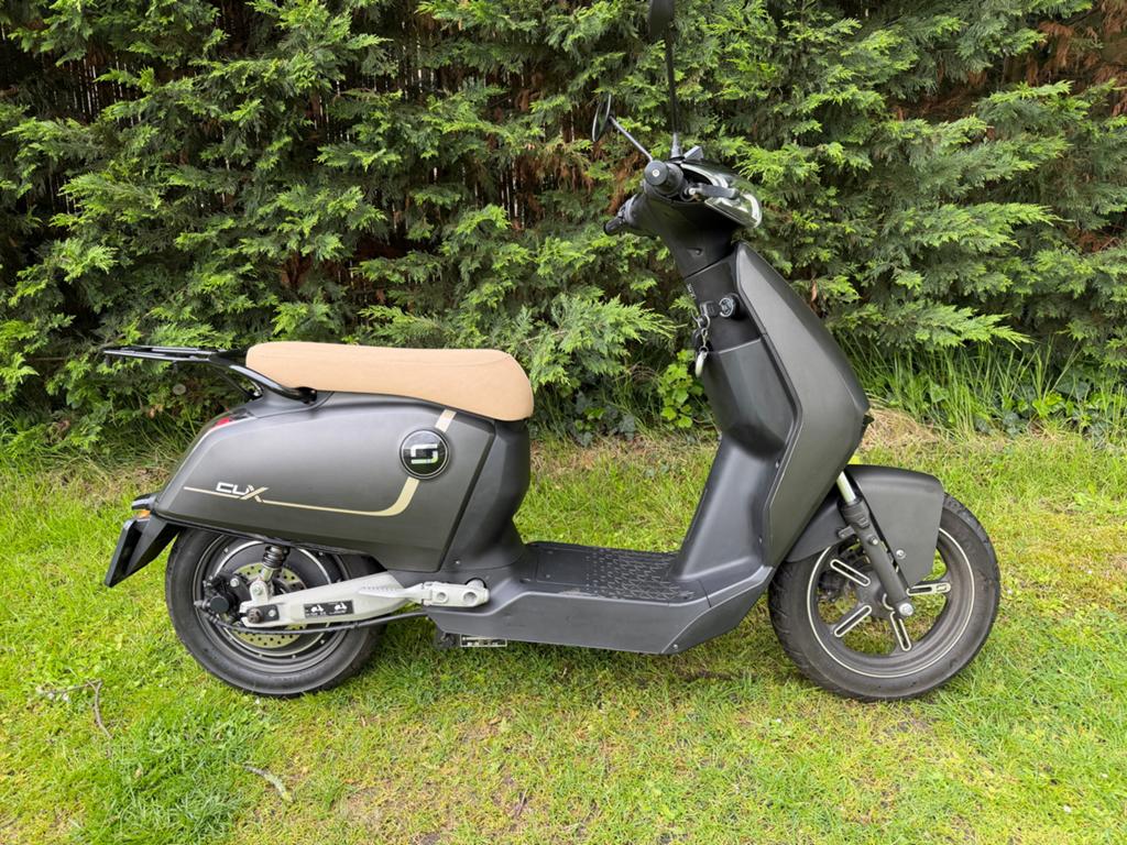SUPER SCOCO CUX ELEKTRISCHE SCOOTER!! BOSCH MOTOR!!, Fietsen en Brommers, Snorfietsen en Snorscooters, Elektrisch, Zo goed als nieuw