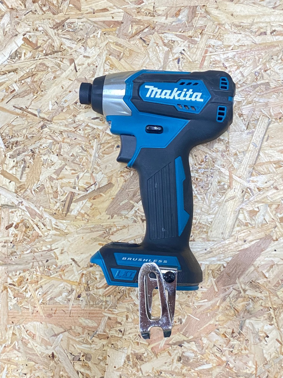 Makita DTD155 18V slagschroefmachine IN NIEUWSTAAT, Ophalen of Verzenden, Variabele snelheid, 400 tot 600 watt, Zo goed als nieuw