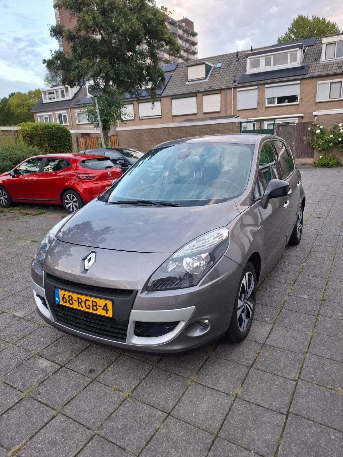 Renault Scénic 2.0 16V Bose Automaat, Auto's, Euro 5, Zwart, 4 cilinders, Leder en Stof