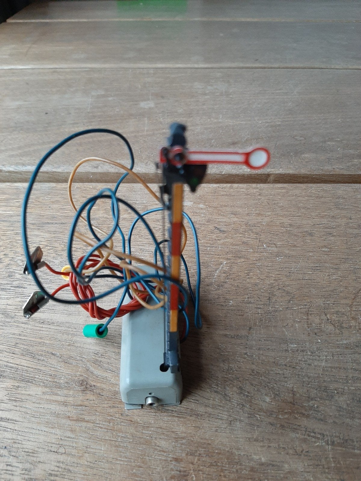 Märklin seinpaal met bedrading + verlichting paal, Hobby en Vrije tijd, Modeltreinen | H0, Ophalen of Verzenden, Gebruikt, Wisselstroom