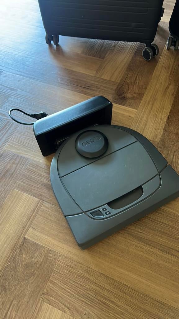 Neato robotstofzuiger waar software van hersteld moet worden, Ophalen of Verzenden, Zo goed als nieuw