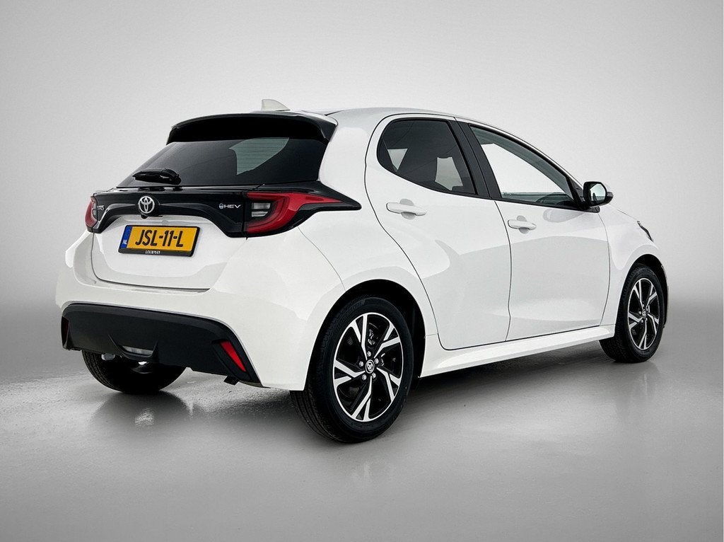 Toyota Yaris 1.5 Hybrid 115 Dynamic (bj 2025, automaat), 12 maanden, Gebruikt, Wit, 1490 cc