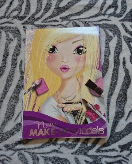 TOPModel Make-Up Studio kleurboek, Ophalen of Verzenden, Gebruikt, Papier, Schets- of Tekenboek