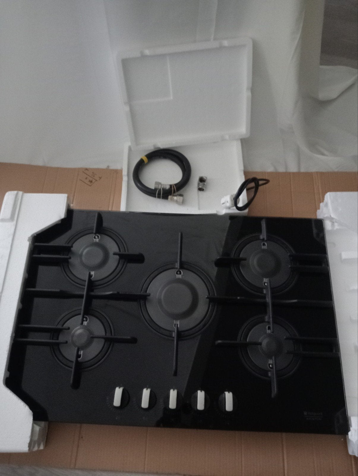Z.g.a.n. Hotpoint 5-pits   75cm gasfornuis, Ophalen of Verzenden, Zo goed als nieuw, Inbouw, Gas
