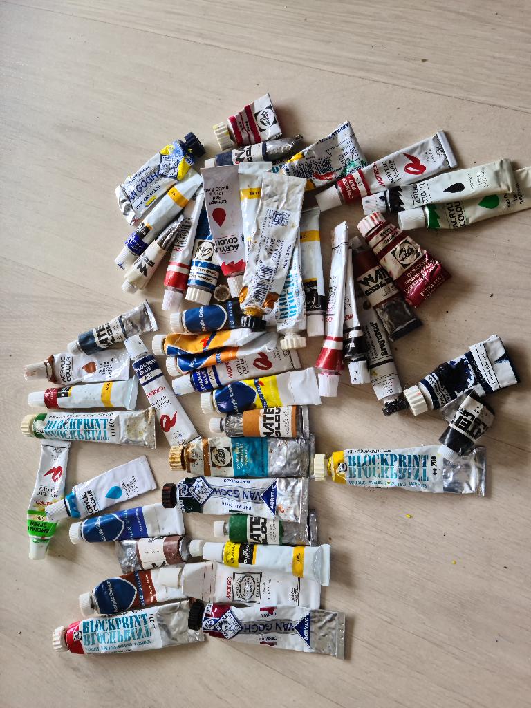 olieverf acryl enz  geen waterverf restjes 49 tubbetjes, Hobby en Vrije tijd, Schilderen, Ophalen of Verzenden, Gebruikt, Olieverf