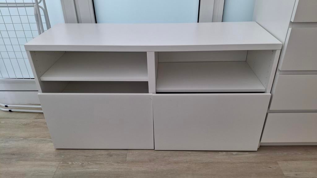 Ikea (tv)kast, Kunststof, 100 tot 150 cm, Ophalen of Verzenden, Zo goed als nieuw