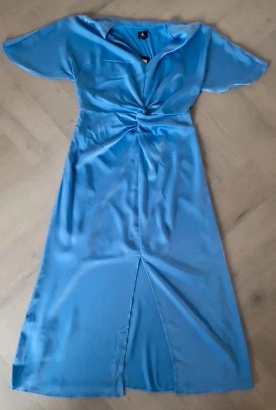 Blauwe jurk met split van K-Design maat M twv van €84,95, Kleding | Dames, Maat 38/40 (M), K-design, Blauw, Ophalen of Verzenden