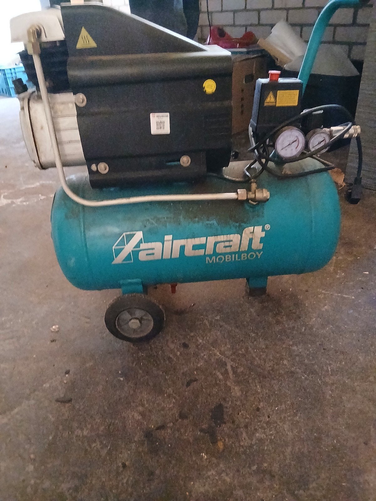 Aircraft Mobilboy 241/24 AC Compressor - 24L, 8 Bar, Doe-het-zelf en Verbouw, Compressors, 6 tot 10 bar, Ophalen of Verzenden