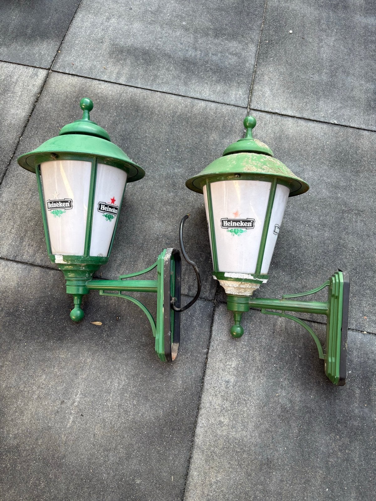 2 Heineken buitenlampen - Vintage reclame verlichting, Verzenden, Gebruikt, Lichtbak of (neon) lamp