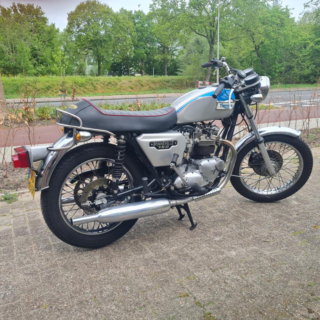 Triumph T140