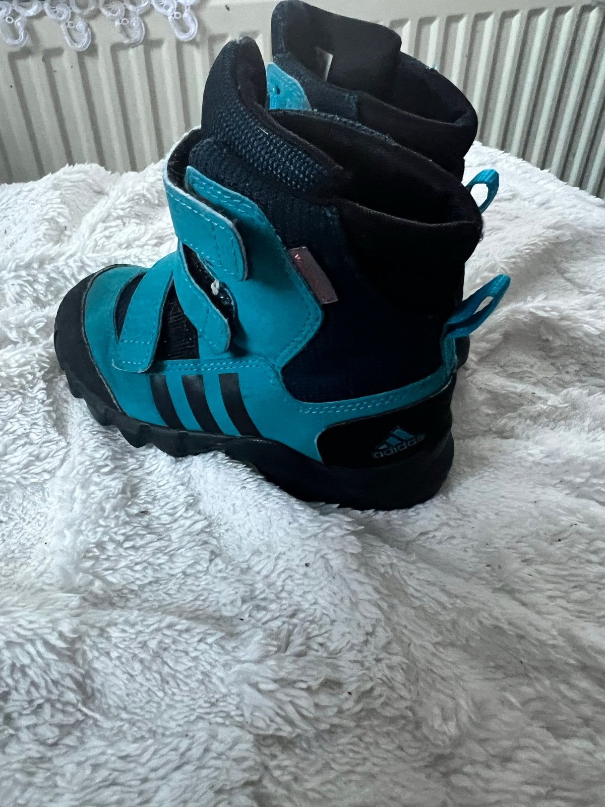 Adidas kinderlaarzen - Blauw/Zwart - Maat 25, Ophalen of Verzenden, Gebruikt, Jongen of Meisje, Laarzen