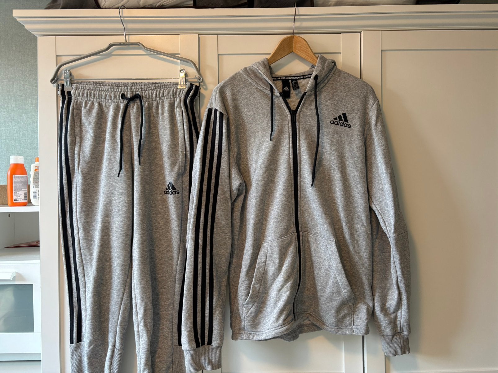 Adidas joggingset broek en vest grijs / zwart S, Ophalen of Verzenden, Zo goed als nieuw, Grijs, Algemeen