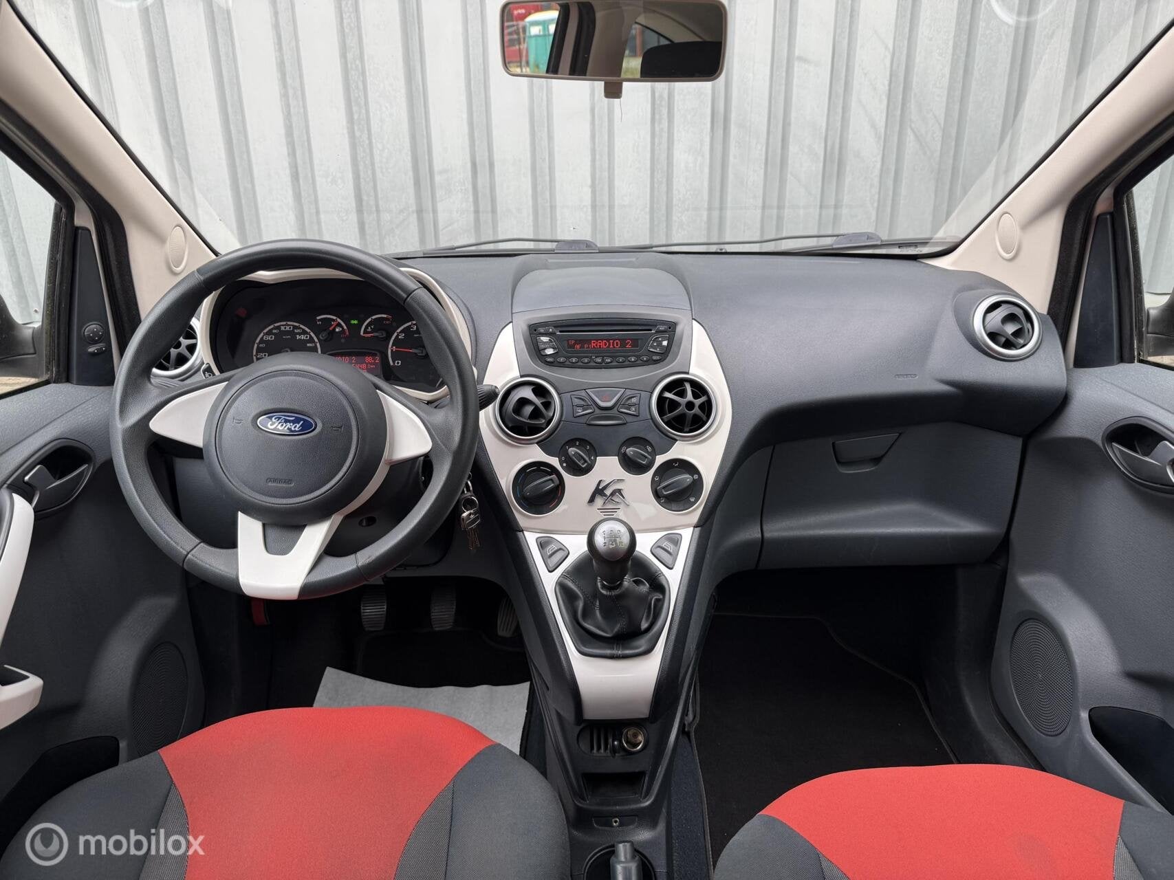 Ford Ka 1.2 Titanium | Parelmoer | Airco | AUX, Voorwielaandrijving, Stof, 1242 cc, 4 cilinders